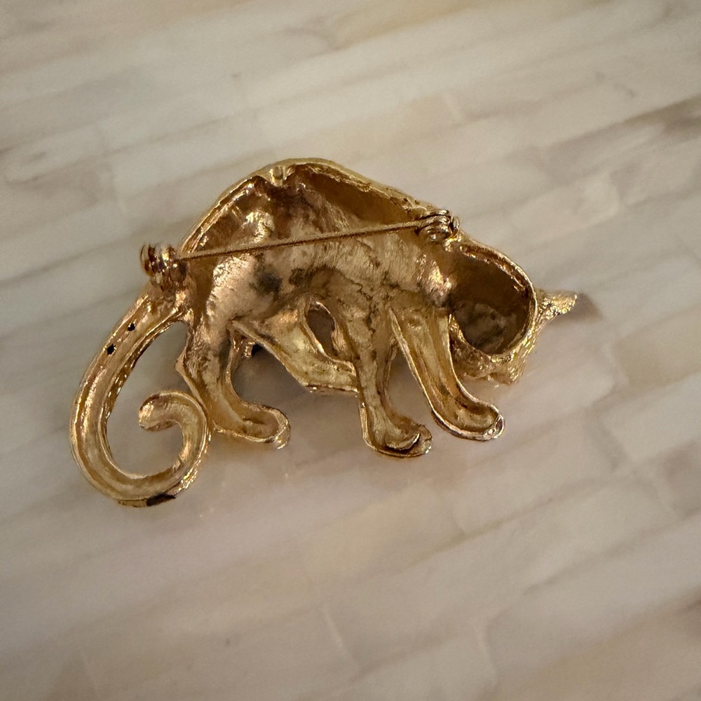 Vintage Gold Tone Jaguar Brooch - Picture 6 of 6